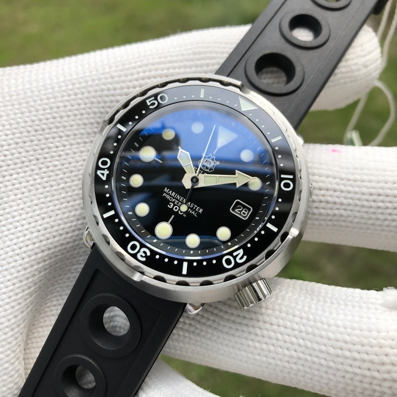 Sapphire lens canned diving watch
