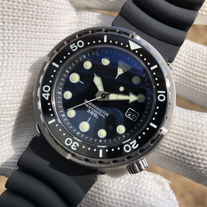 Sapphire lens canned diving watch